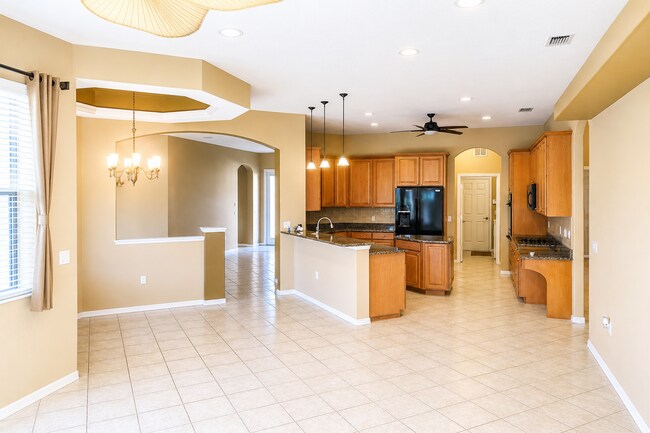 Foto del edificio - Annual 4-Bedroom, 3-Bath Pool Home with Outdoor Kitchen in Lakewood Ranch Greenbrook Village
