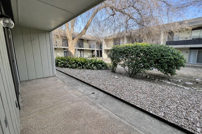 Foto del edificio - 500 E Riverside Dr