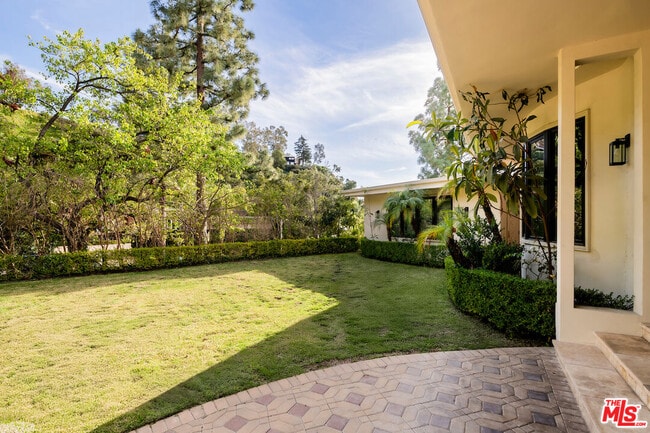 Foto del edificio - 1845 Loma Vista Dr