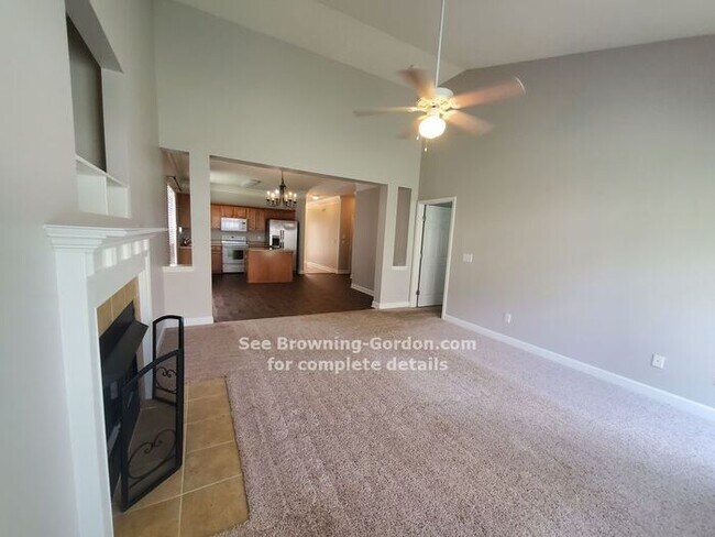 Building Photo - Spacious and Bright Condo Available!