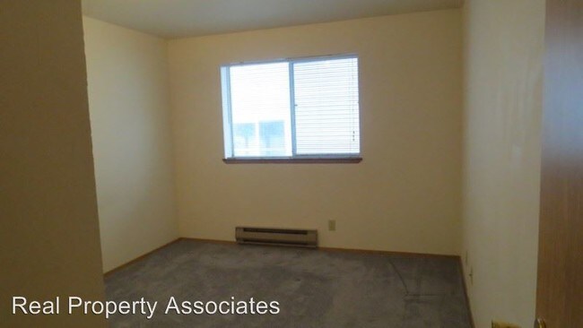 Building Photo - 732 N 95th St