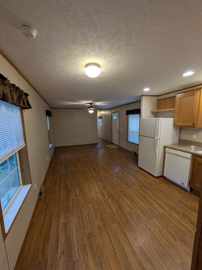Foto del edificio - 204 Pine Grove Dr