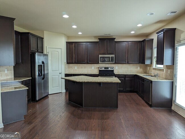 Building Photo - 1695 Townview Ln