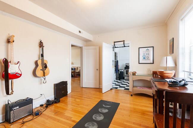 Foto del edificio - 4747 N Damen Ave