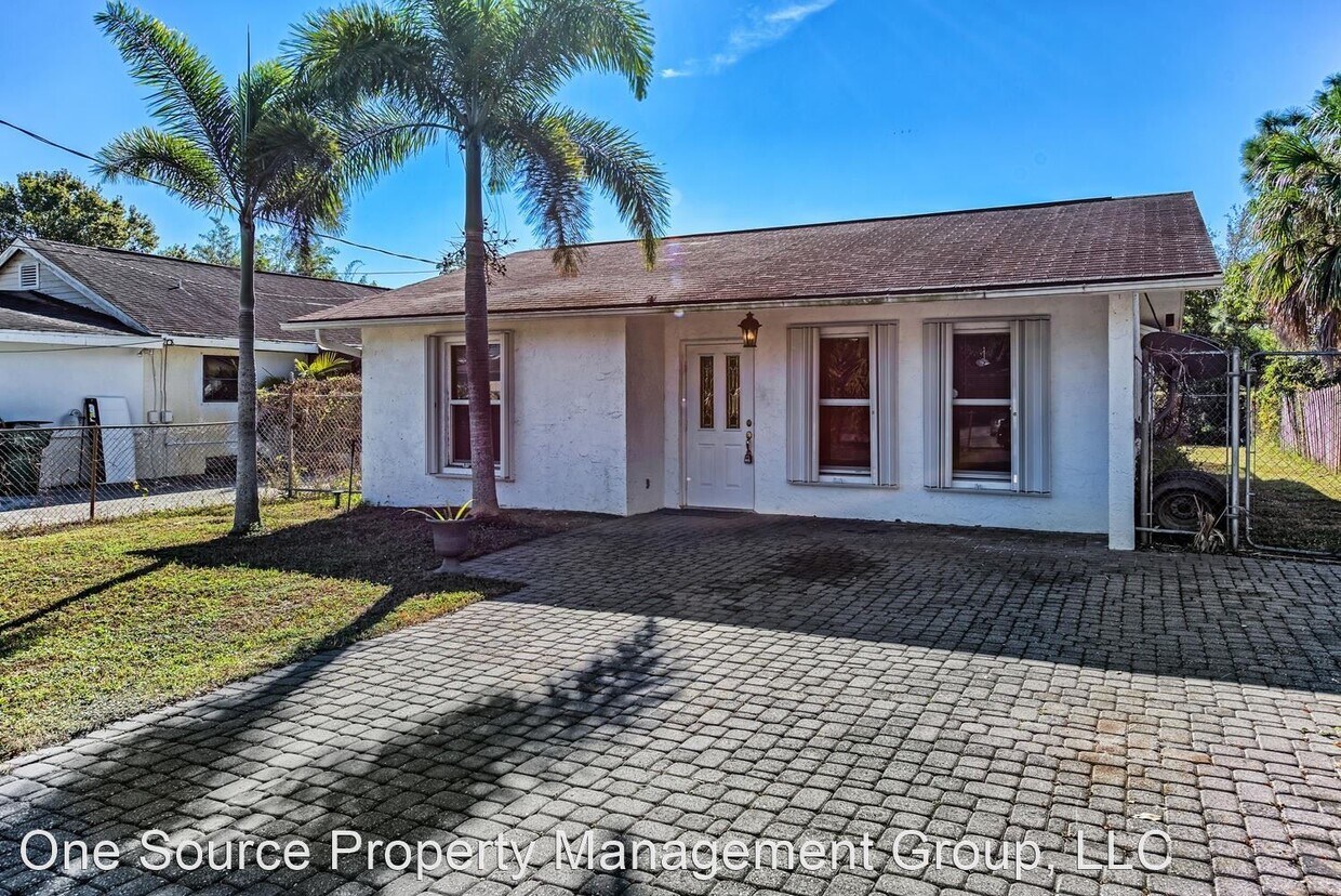 3 br, 2.5 bath House 1294 Highlands Dr House Rental in Naples, FL