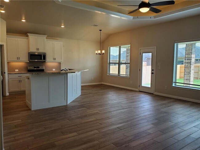 Building Photo - 513 Seabiscuit Dr