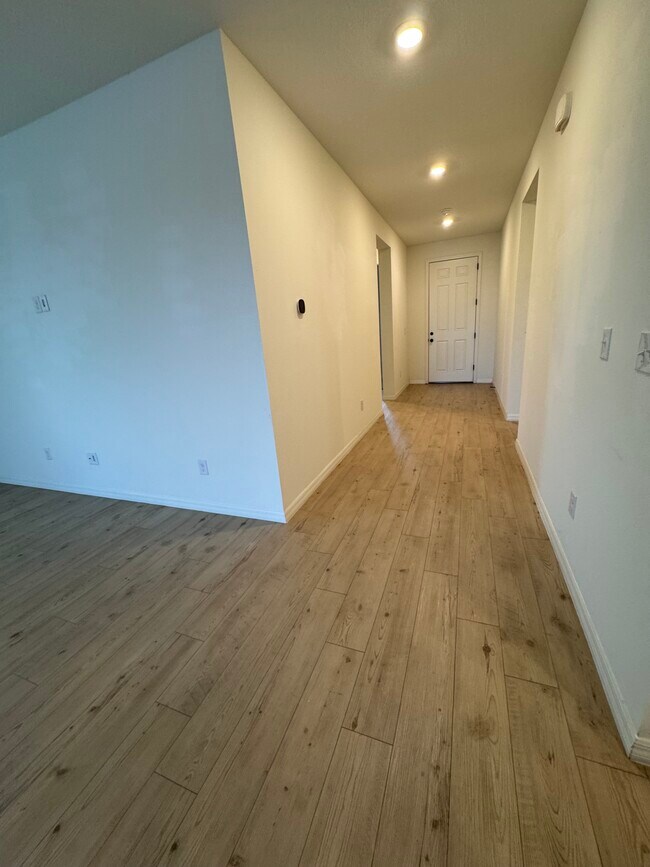 Building Photo - 7306 34th Ct E