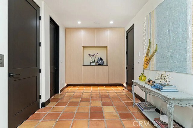 Building Photo - 636 Vincent Park