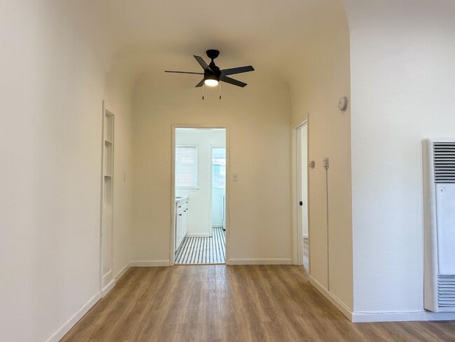 Foto del edificio - 810 E Chevy Chase Dr