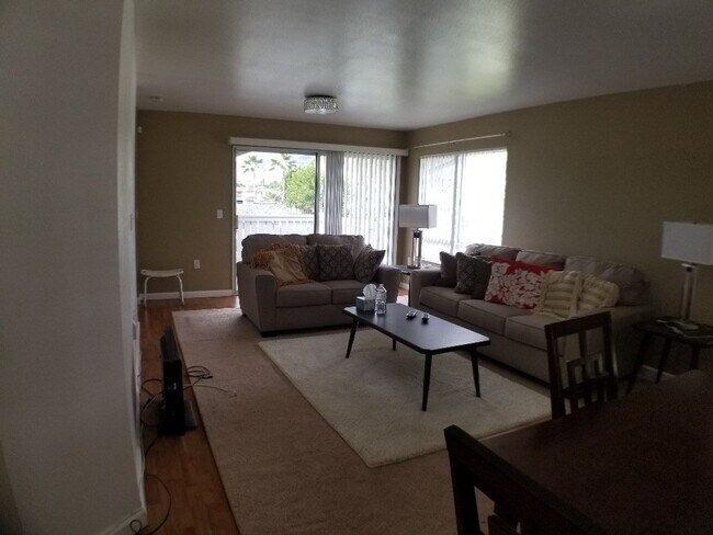 Foto del edificio - 2 Bedrooms, 2 Baths, 2 Parking at Kekuilan...