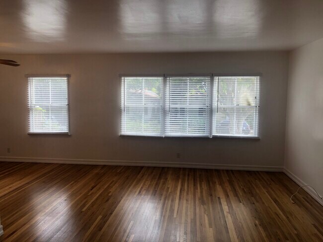 Living room - 3131 Arizona Ave