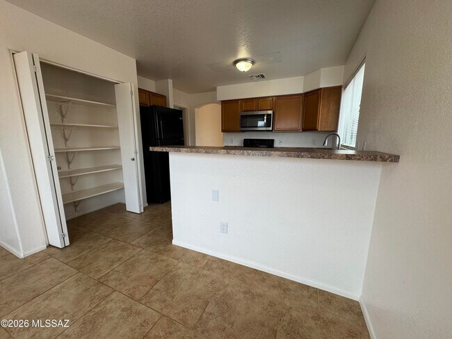 Foto del edificio - 7815 S Wild Primrose Ave