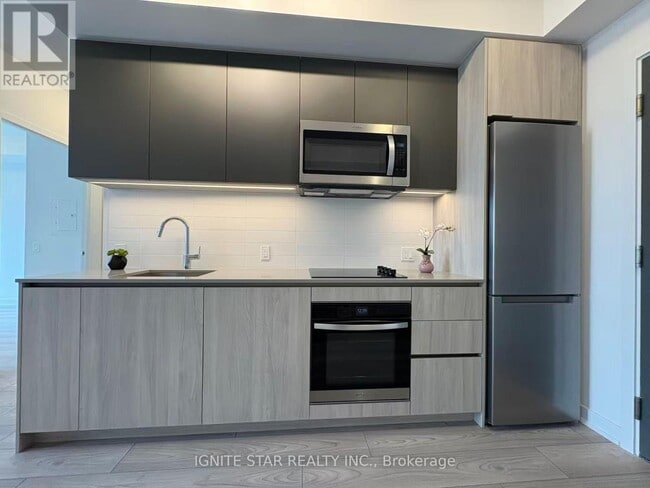 Photo du bâtiment - 5858 Yonge St