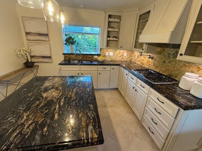 Kitchen - 707 Matadero Ave