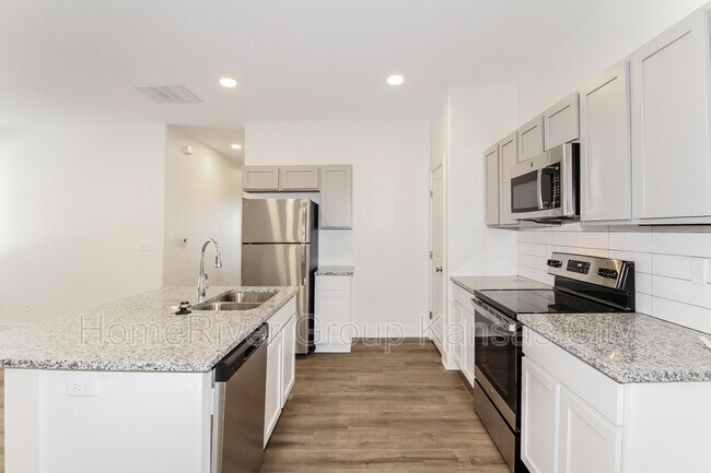 Foto del edificio - 5770 E Bristol St