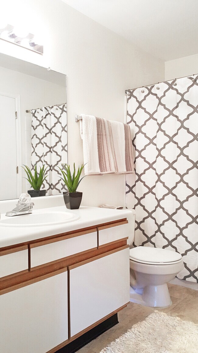 Primer baño - 5765 W Atlantic Pl