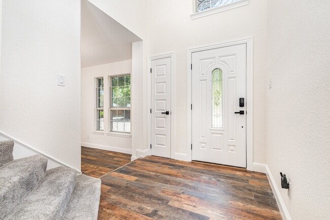 Building Photo - 4610 Clay Dr