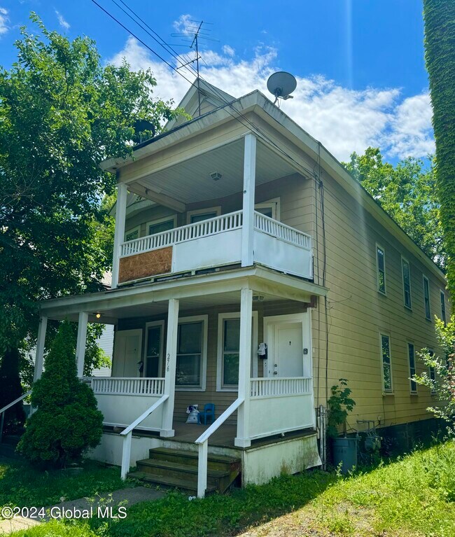 Building Photo - 276 Yates St