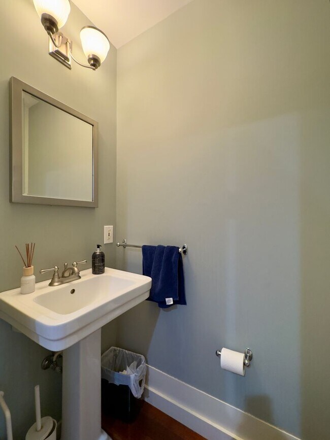 Foto del edificio - Charming 2Bed/2.5Bath in Carroll Camden
