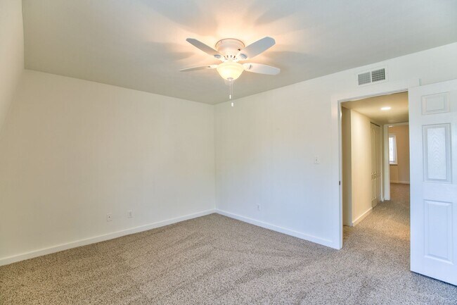 Photo - 407 E Carolina St Apartment