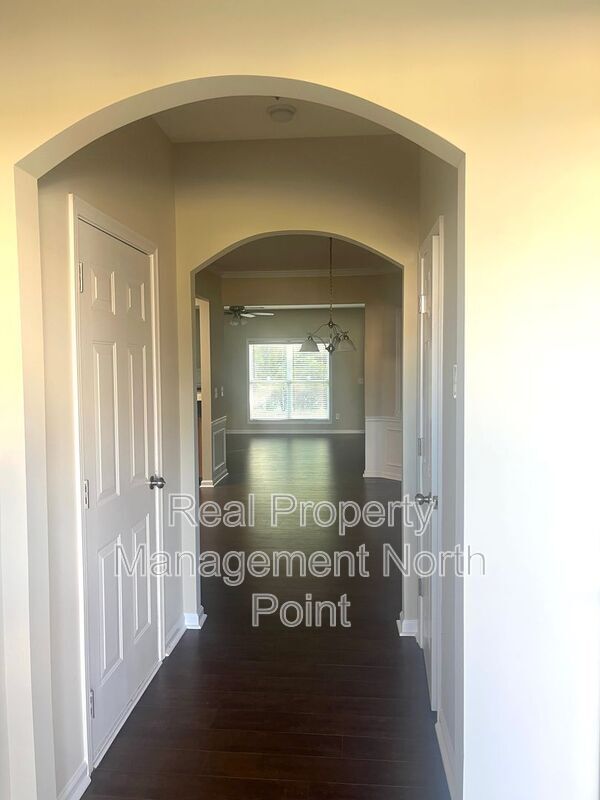 Foto del edificio - 2031 Lakeshore Overlook Dr