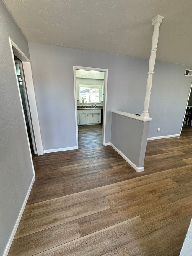 Foto del edificio - Upgraded 3 Bed / 2 Bath Pool Home with Sol...