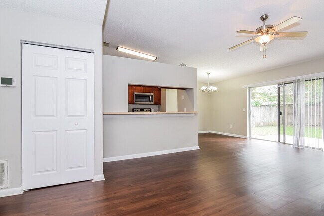 Foto del edificio - 4059 Forecast Dr