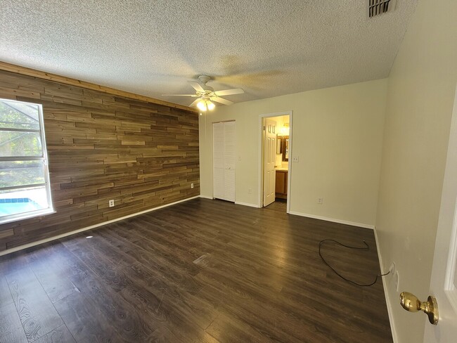 Building Photo - 860 Hanford Dr