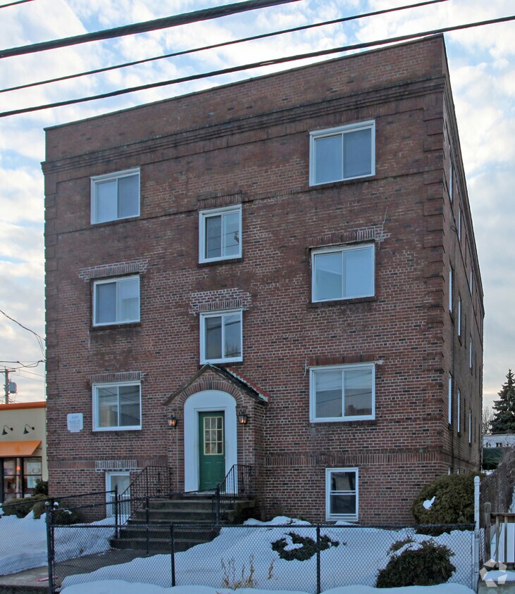 Foto principal - 2445 Main St