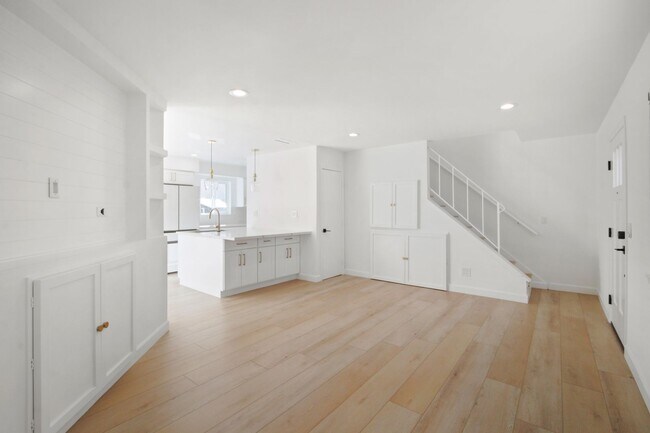 Building Photo - Quintessential Updated 3 Bed 2 Bath Upgrad...