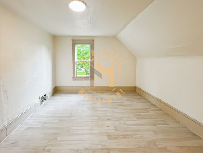Foto del edificio - 1116 W 8th St