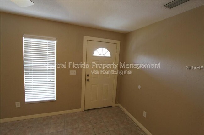 Foto del edificio - 1330 W Fowler Dr