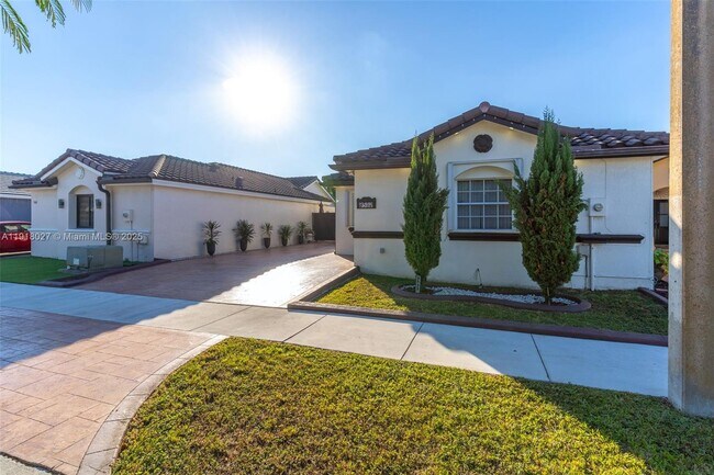 Building Photo - 9532 SW 154th Pl