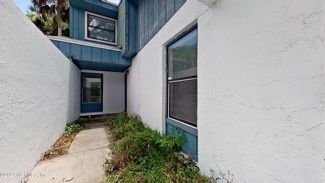 Building Photo - 2865 Wonderwood Ln