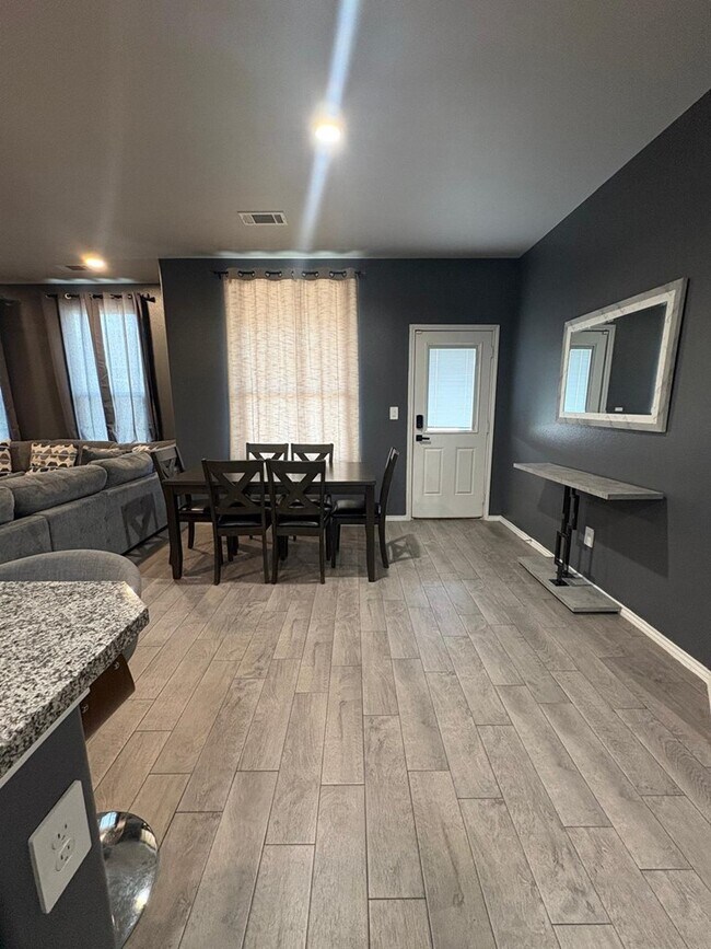 Foto del edificio - 2027 Ebbets Dr