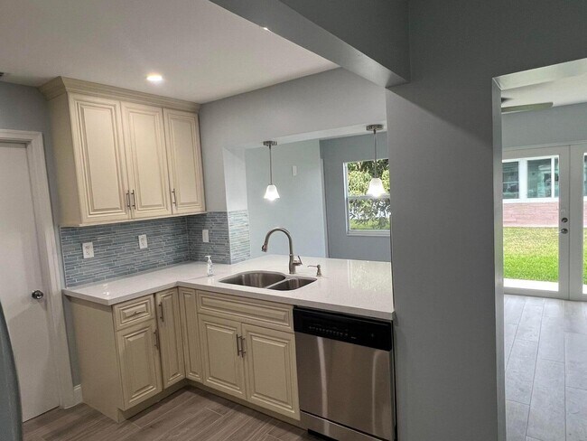 Foto del edificio - 7307 NW 57th Ct