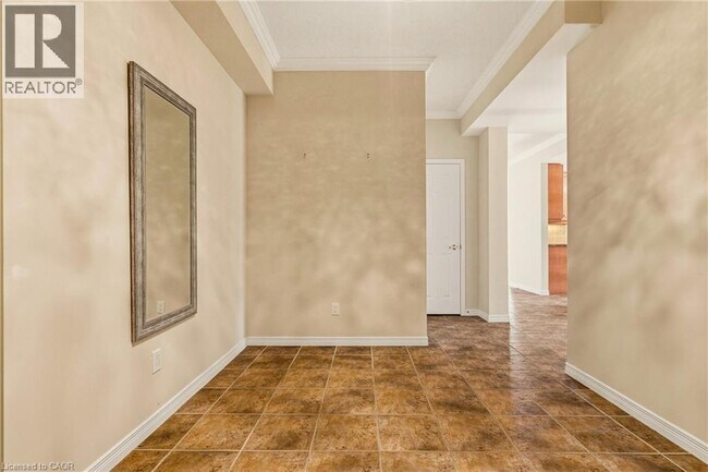 Building Photo - 4000 Creekside Dr