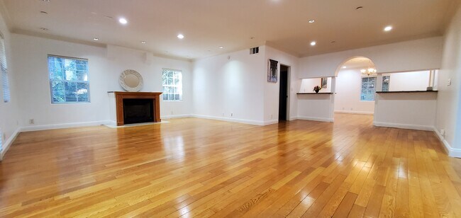 Building Photo - 8057 Willow Glen Rd