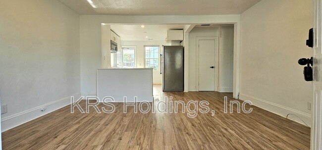 Building Photo - 1267 Little Bay Ave