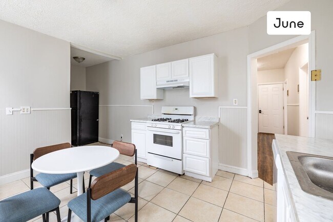 Foto del edificio - ROOM ONLY in 4-bed/1.0-bath Home