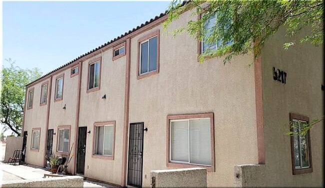 Foto del edificio - 5217 Redberry street