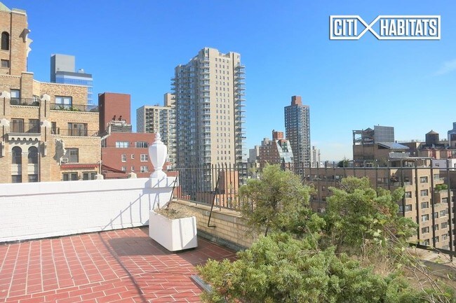 Building Photo - 242 E 72nd St