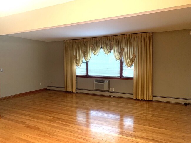 Building Photo - 315 Elm Ave