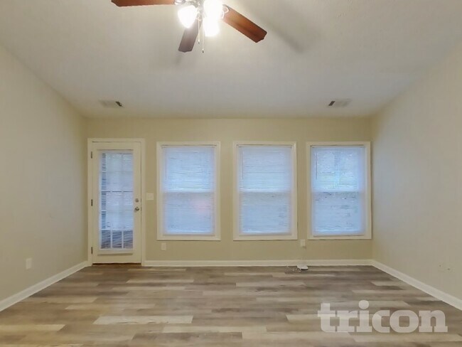 Foto del edificio - 300 Stone Valley Xin