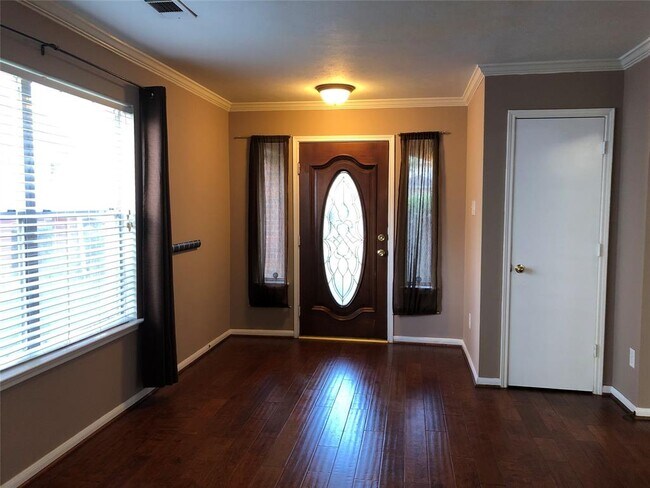 Building Photo - 5819 Tidewater Dr