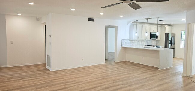Building Photo - 5220 Landings Blvd