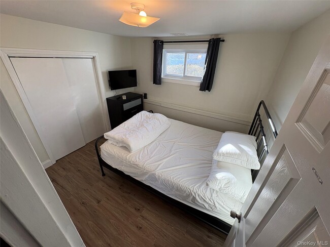 Foto del edificio - 35 Holiday Park Dr