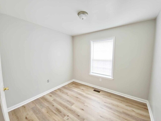 Foto del edificio - VERY SPACIOUS HOME! 4 Bedroom, 2 bathroom ...