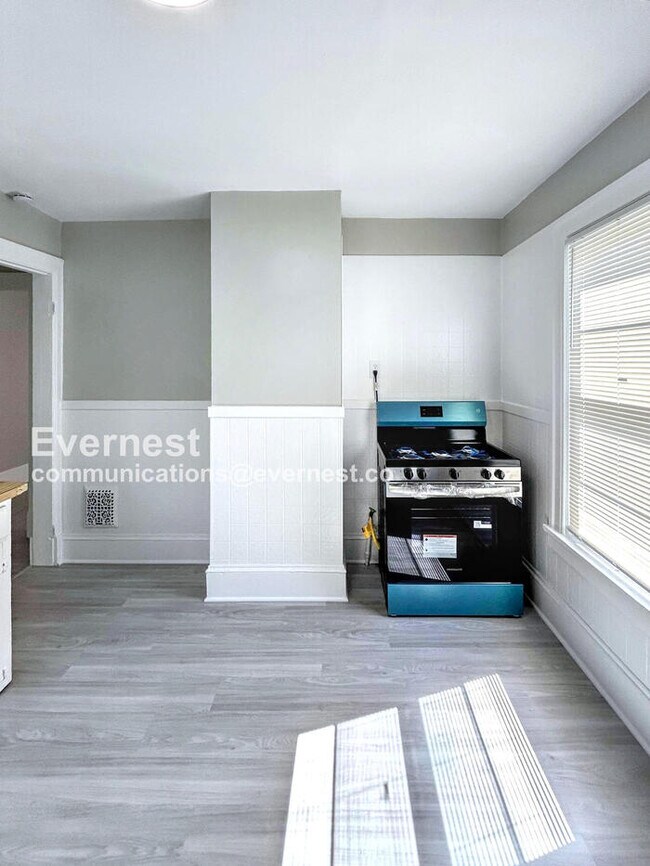 Foto del edificio - 1334 W 89th St