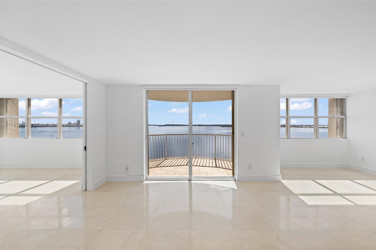Primary Photo - 1420 Brickell Bay Dr